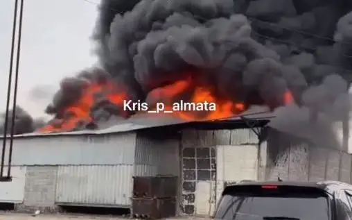 Крупный пожар на складе потушили в Алматинской области