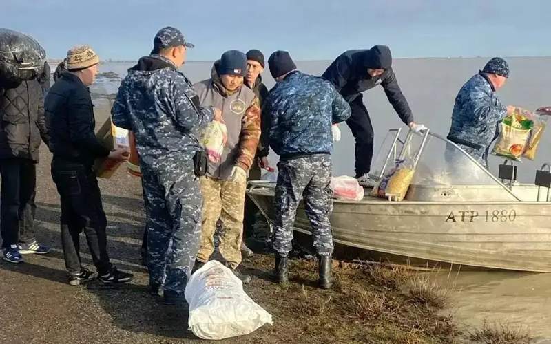 7,000 volunteers join flood relief operations in Atyrau