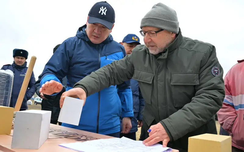 Аким Павлодарской области встретился с владельцами пострадавших домов села Жалаулы