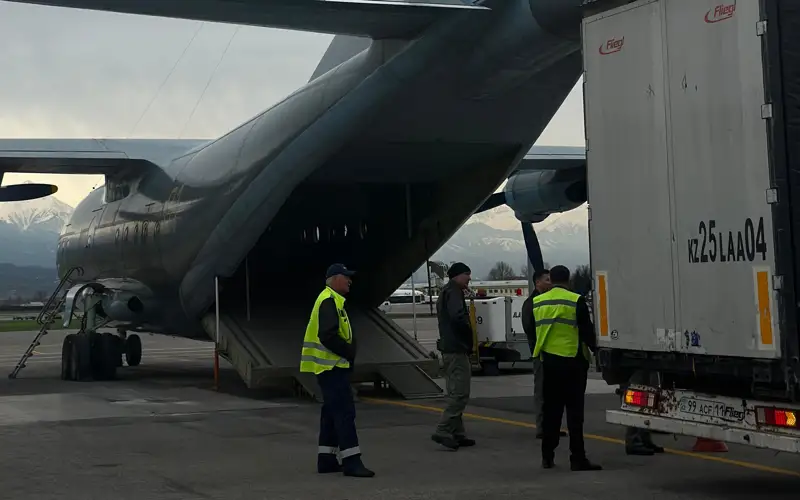 Авиация Нацгвардии продолжает доставлять гуманитарную помощь в пострадавшие от паводка районы РК