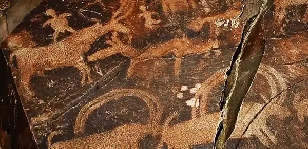 Animals, anthropomorphic characters, scenes of hunting, everyday life, nomadic migrations, rituals, geometric symbols (solar and others) are depicted on rocks. Photo credit: altynemel.kz