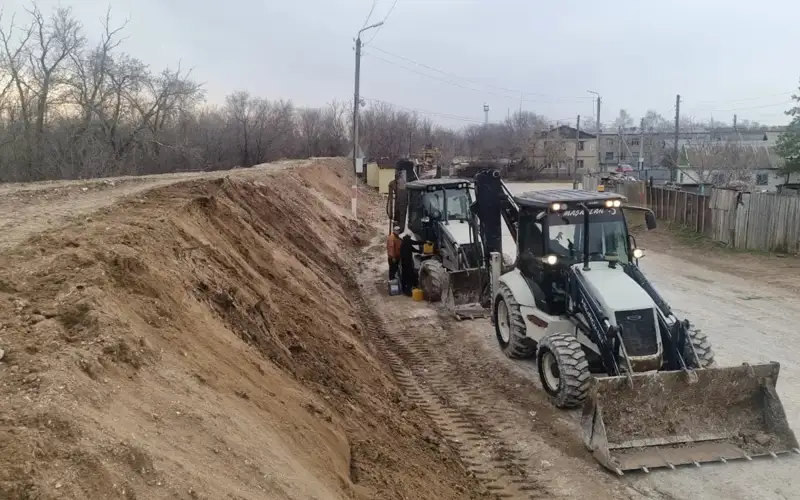 40-km long dam being built along River Ural in W Kazakhstan  