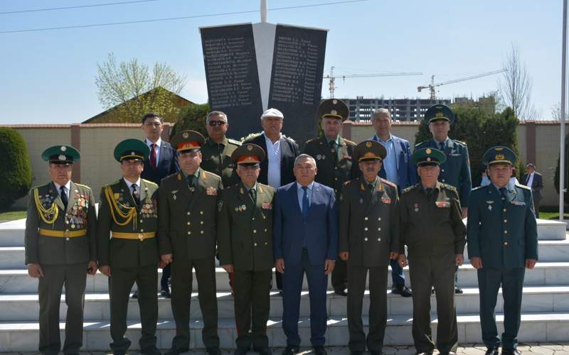 Память воинов-казахстанцев почтили в Таджикистане