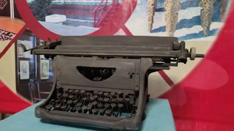 пишущая машинка Каныша Сатпаева
