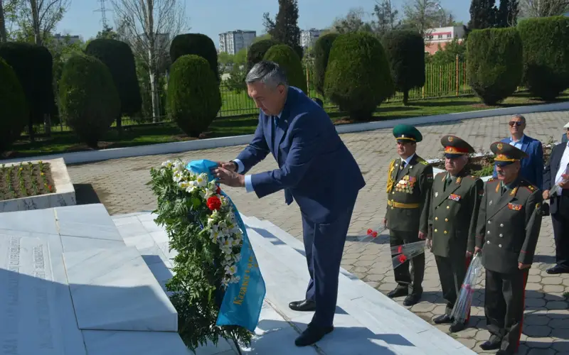 Память воинов-казахстанцев почтили в Таджикистане