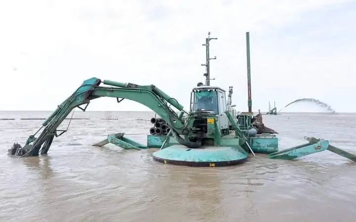 Началось углубление устья Урала при впадении в Каспийское море 