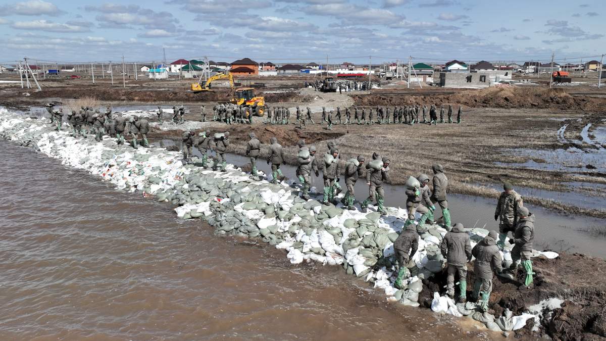 Как Жибек жолы защищают от большой воды - фоторепортаж