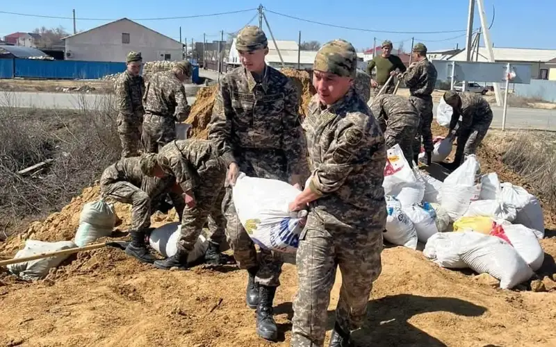 Қуролли кучларнинг 5 мингга яқин ҳарбий хизматчиси сув тошқинларига қарши курашга сафарбар этилган