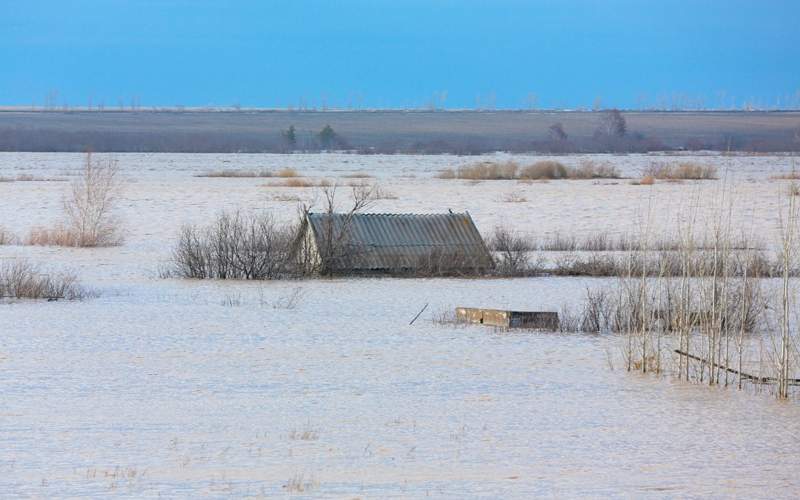 Дом в воде в Атбасаре