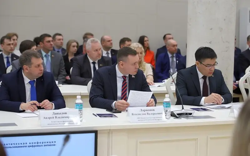 Qazaqstan men Belarýs ekonomıkalyq qylmystarmen kúresýde tájirıbe almasady