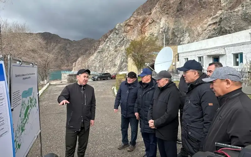 Сенаторлар сув тошқинларига қарши кураш ишлари билан танишди