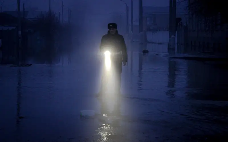 Военнослужащие активно участвуют в ликвидации последствий паводка в СКО