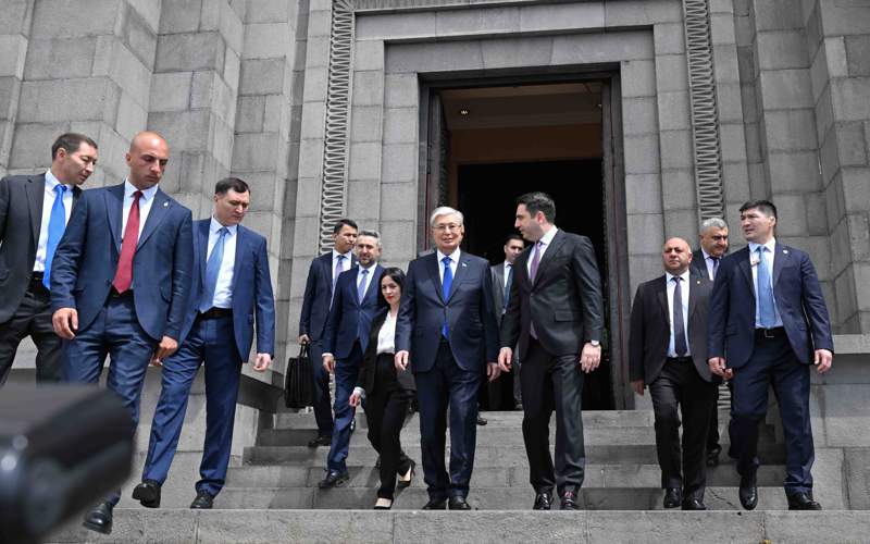 Касым-Жомарт Токаев посетил институт древних рукописей Матенадаран в Ереване Касым-Жомарт Токаев посетил институт древних рукописей Матенадаран в Ереване