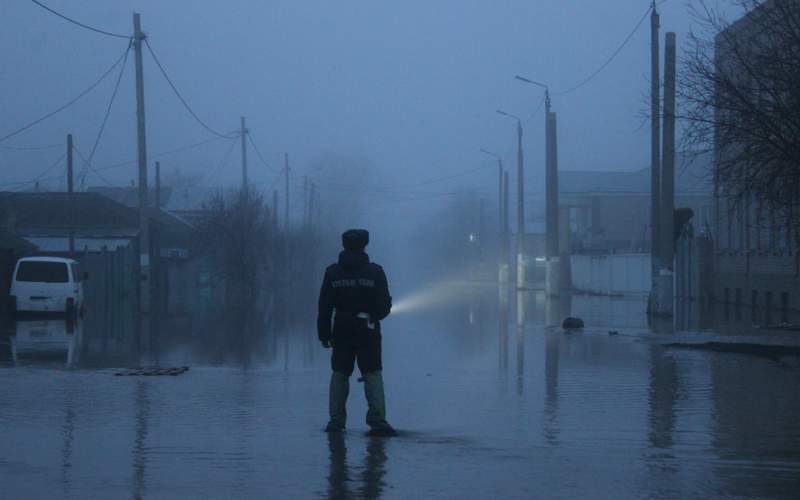 Военнослужащие активно участвуют в ликвидации последствий паводка в СКО Военнослужащие активно участвуют в ликвидации последствий паводка в СКО