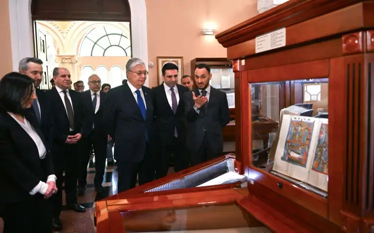 Касым-Жомарт Токаев посетил институт древних рукописей Матенадаран в Ереване