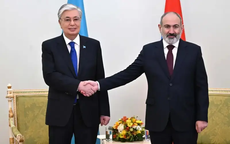 Қасим-Жомарт Тоқаев ва Никол Пашинян кичик таркибда музокара ўтказди