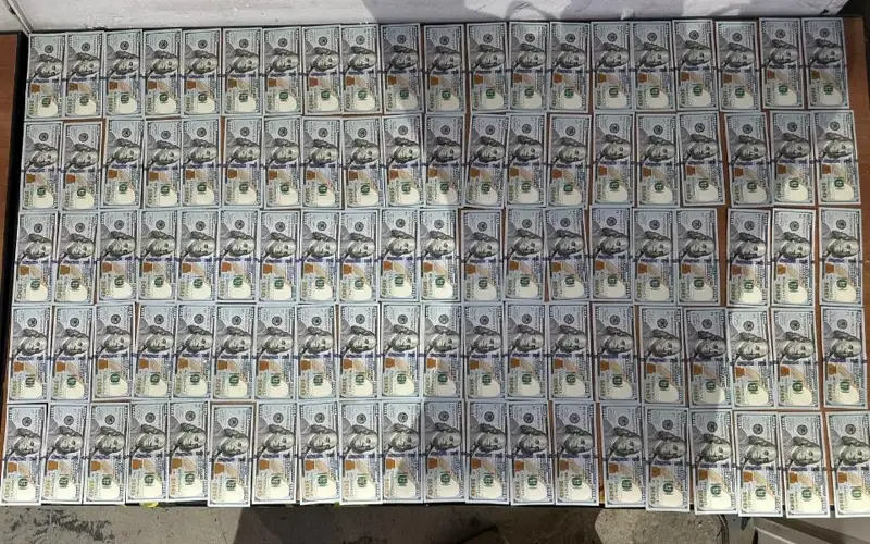 У иностранца конфисковали $90 тысяч в аэропорту Атырау