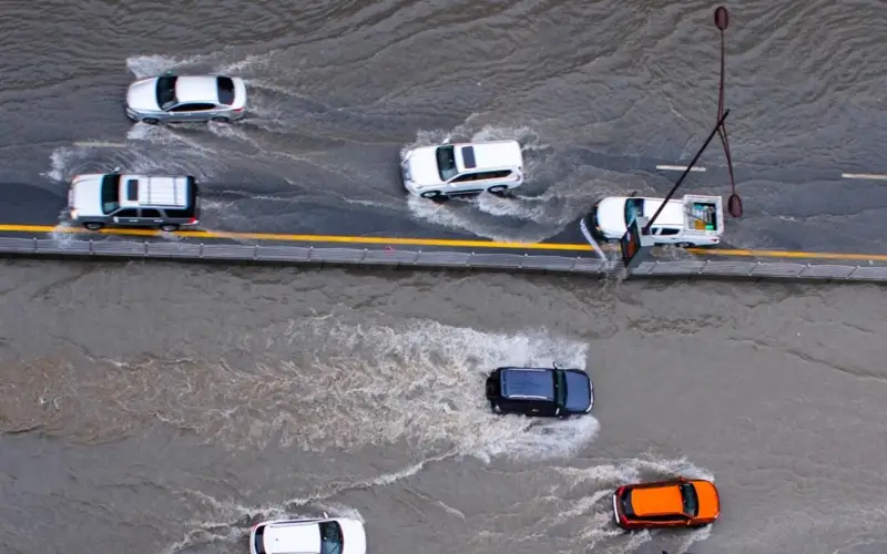 Число погибших из-за наводнений в Омане выросло до 18. Ливни обрушились на ОАЭ