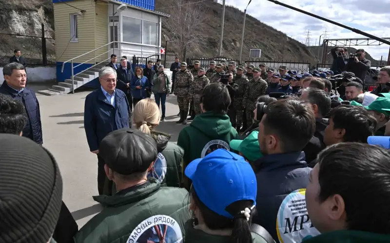 Касым-Жомарт Токаев встретился со спасателями, волонтерами и бизнесменами СКО