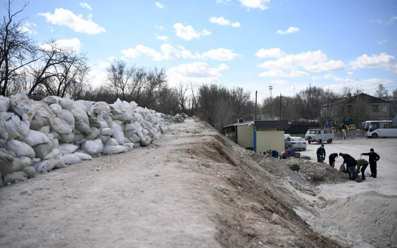 100 км защитных дамб построено вдоль реки Жайык в ЗКО 100 км защитных дамб построено вдоль реки Жайык в ЗКО