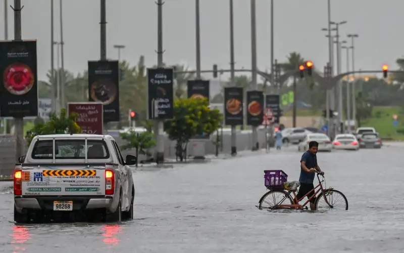 Число погибших из-за наводнений в Омане выросло до 18. Ливни обрушились на ОАЭ