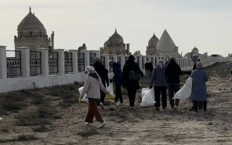 Субботник прошел на территории некрополя «Кошкар ата» в Мангистау