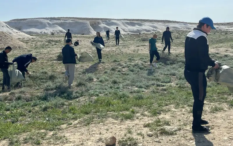 В Мангистау провели субботник в каньоне Ыбыкты-сай