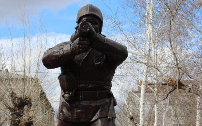 Благоустройство памятников Ш. Уалиханову и А. Забикулину произвели в Кокшетау Благоустройство памятников Ш. Уалиханову и А. Забикулину произвели в Кокшетау