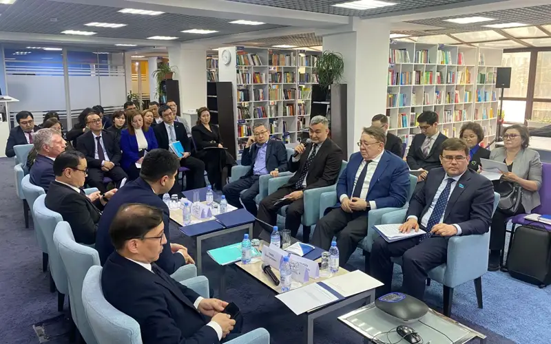 Проблемы в сфере административной юстиции обсудили депутаты, судьи, ученые и эксперты в Астане