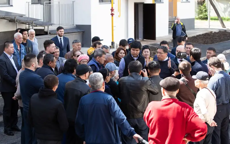 «Не заинтересованы в улучшении»: алматинцы просят акима снести их ветхий дом 