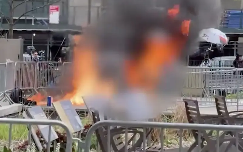 поджег себя