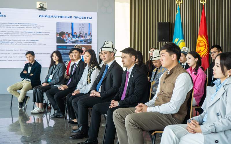 Ерлан Карин встретился с представителями кыргызской молодежи Ерлан Карин встретился с представителями кыргызской молодежи