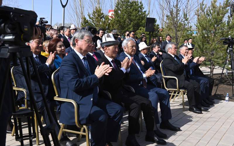 памятник Манасу памятник Манасу