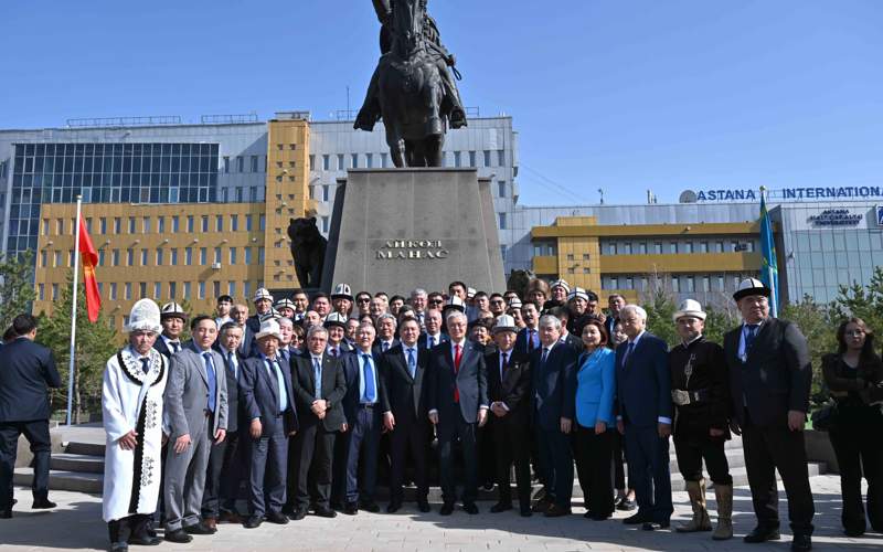 памятник Манасу памятник Манасу