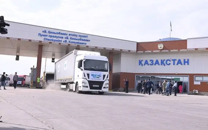 Узбекистан направил помощь в районы Казахстана, пострадавшие от паводков