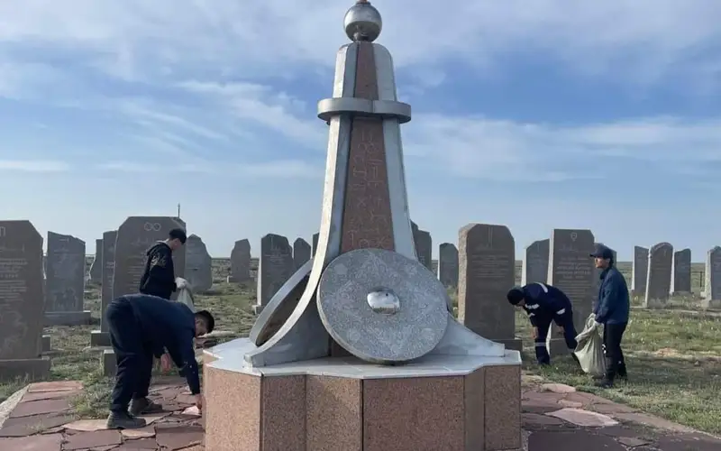 В области Улытау провели экологическую акцию на сакральных местах