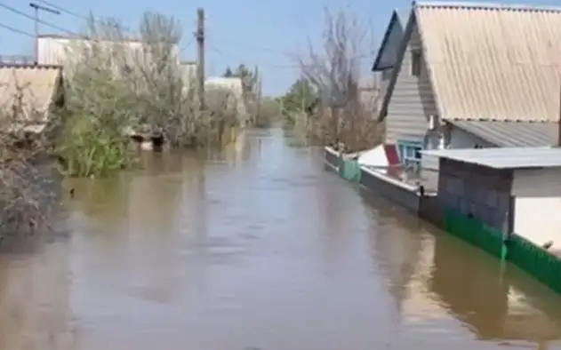 Затопление дачных участков из-за повышения воды в реке Урал (Жайык)