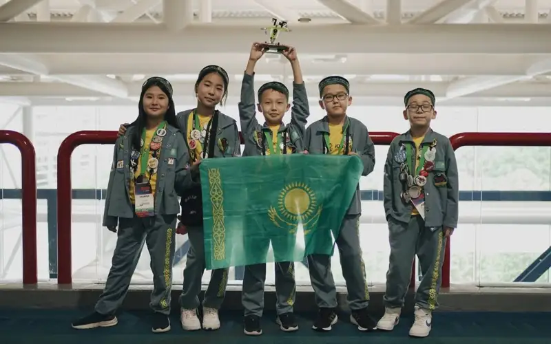 Сборная Казахстана по робототехнике вернулась с победой из Хьюстона