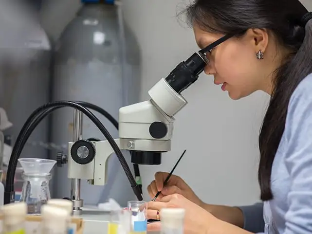 Инфекционист, вирусолог, ученый, лаборатория, исследования