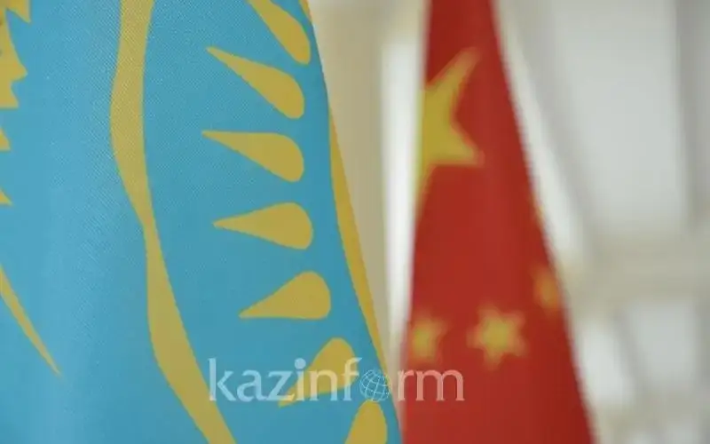 数字发展部长穆辛会见中国驻哈大使张霄