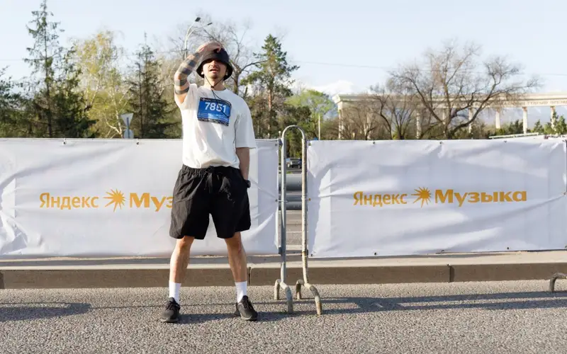 Среди участников  Almaty Half Marathon был замечен известный казахстанский певец MAKVIN