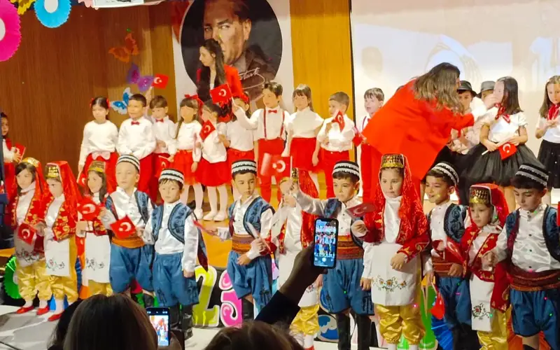 Праздник национального суверенитета и детей отметили в Турции