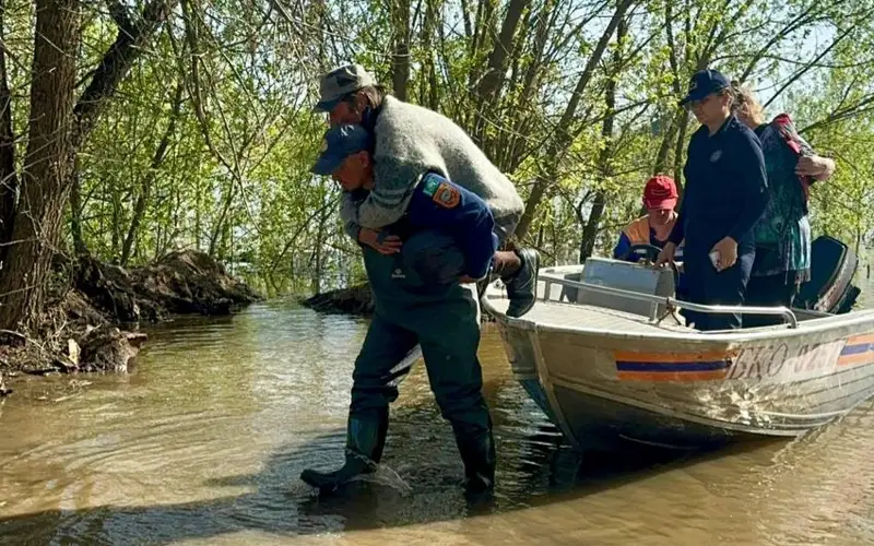 Более 25 тысяч человек, пострадавших от паводков, вернулись в свои дома