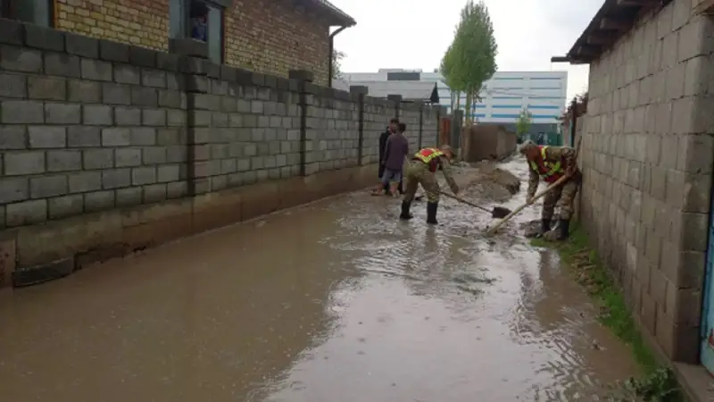 В Кыргызстане продолжается работа по ликвидации последствий схода селей 