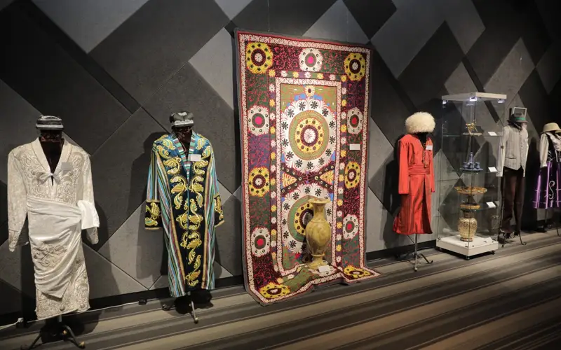 Выставку ко Дню единства народа Казахстана открыли в Президентском центре РК