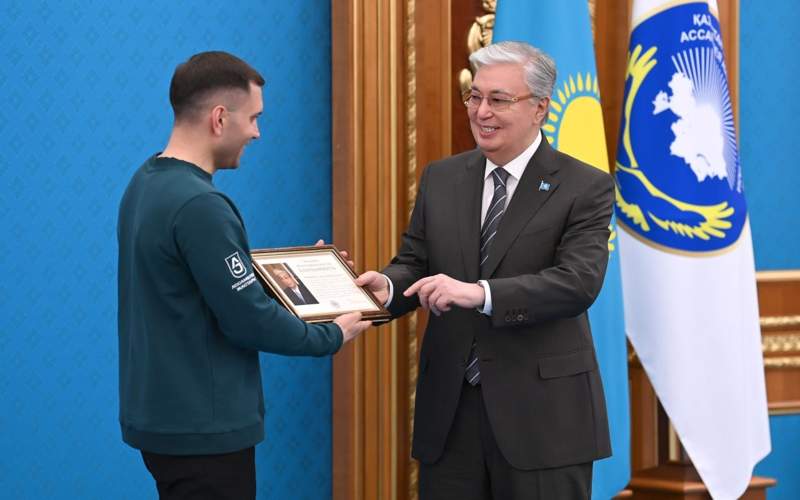 Касым-Жомарт Токаев вручил ордена и медали ряду казахстанцев