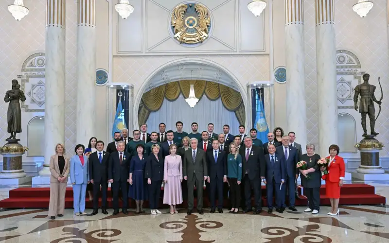 Касым-Жомарт Токаев вручил ордена и медали ряду казахстанцев