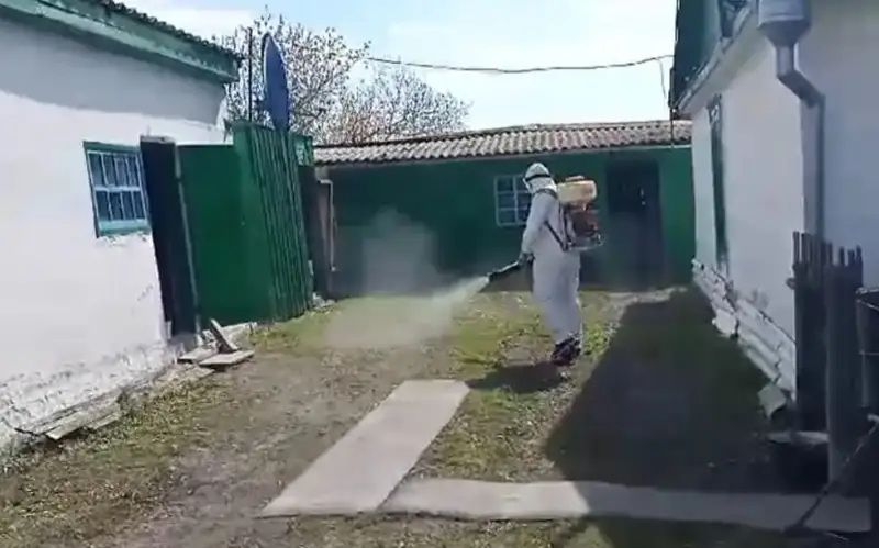 На юге Китая прогнозируют подтопления в ближайшие дни   Дождевой паводок ожидается в ближайшие дни в ряде регионов на юге Китая. Об этом сообщает издание the paper со ссылкой на министерство водных ресурсов КНР, передает Kazinform.   С 24 по 26 апреля на большой части южного Китая вновь пройдут сильные дожди, в результате чего на реках прогнозируется возникновение наводнений.   Напомним, что с середины апреля проливные дожди обрушились на юг Китая, включая провинцию Гуандун, где проживают более 120 млн жителей.  В начале этой недели в провинции  Гуандун из пострадавших районов были эвакуированы около 110 тыс. человек.  -0-