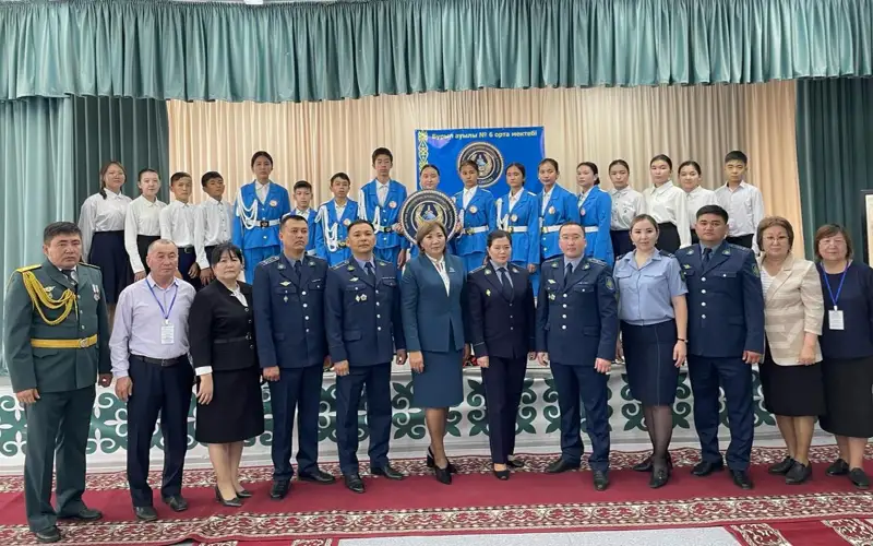 Ученица кадетского класса разобрала автомат за 10 секунд