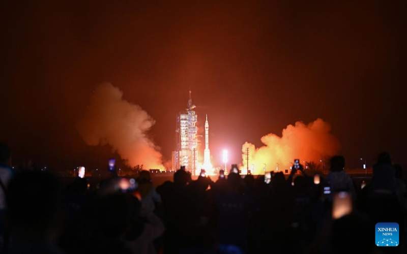 Китай запустил пилотируемый космический корабль «Шэньчжоу-18» космический корабль «Шэньчжоу-18», Китай
